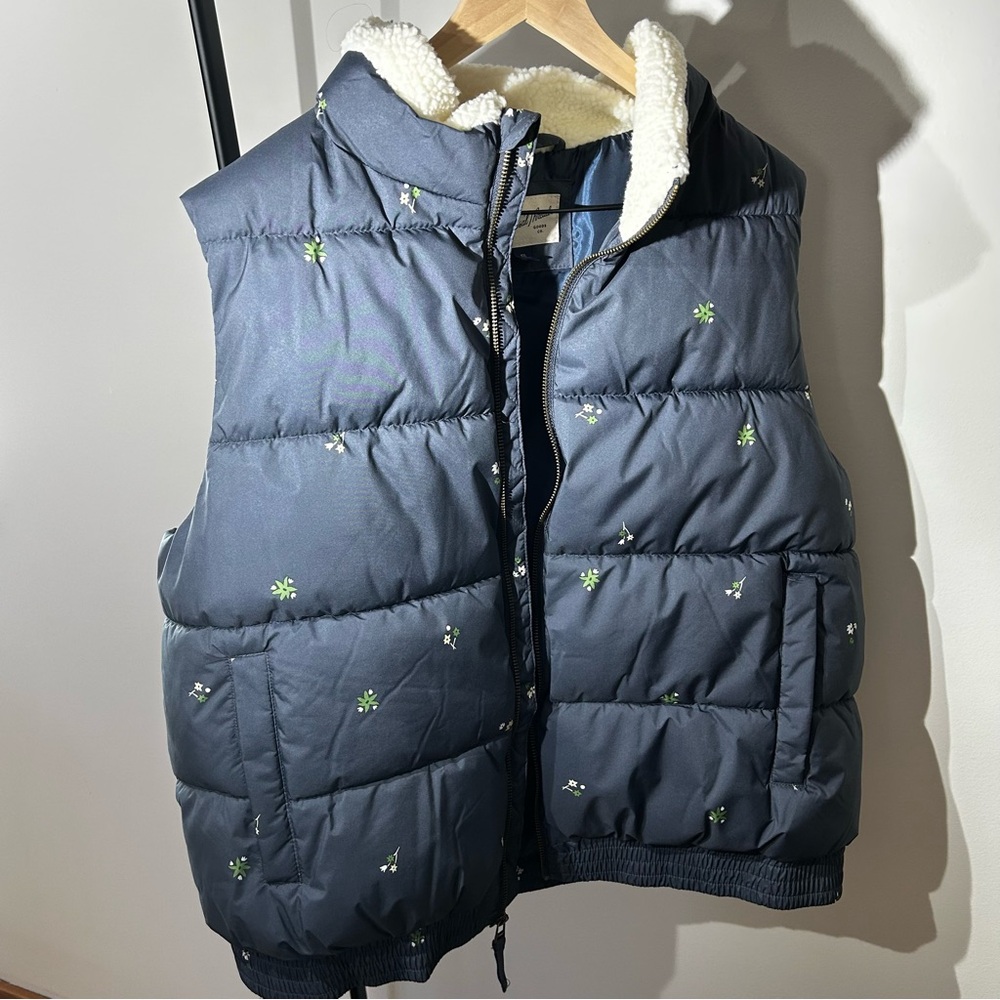 Universal Thread puffy vest, worn once, size XXL